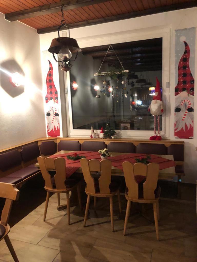 Haus Astenblick In Winterberg Fuer Bis Zu 35 Personen Fuer Wanderveranstaltungen Und Familienfeiern Εξωτερικό φωτογραφία