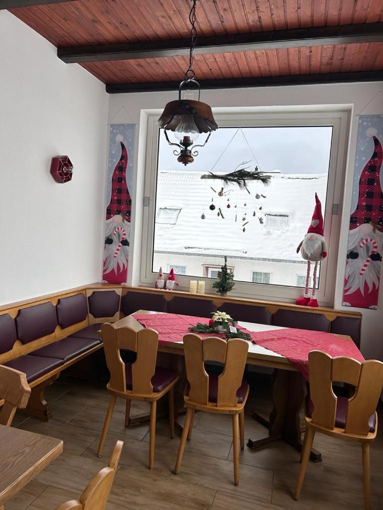Haus Astenblick In Winterberg Fuer Bis Zu 35 Personen Fuer Wanderveranstaltungen Und Familienfeiern Εξωτερικό φωτογραφία