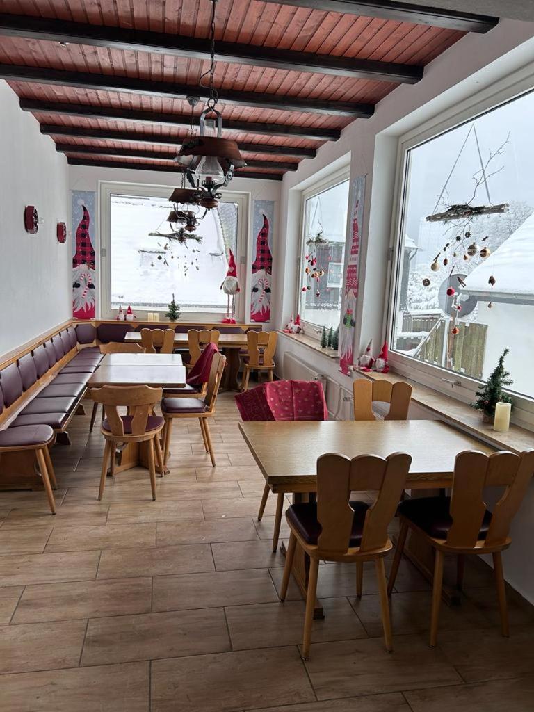 Haus Astenblick In Winterberg Fuer Bis Zu 35 Personen Fuer Wanderveranstaltungen Und Familienfeiern Εξωτερικό φωτογραφία
